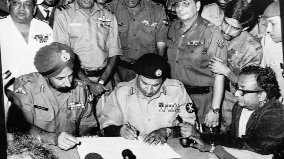 1971 Pakistan Army Surrender moment